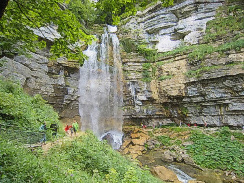 Ein Bild, das Natur, Rock, Wasserfall enthält.

Automatisch generierte Beschreibung