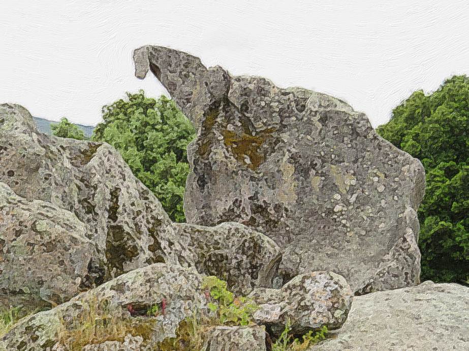 Ein Bild, das Rock, felsig, Megalith, Stein enthält.

Automatisch generierte Beschreibung